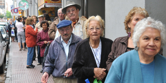 Con el próximo cobro, las jubilaciones le ganarán a la inflación, pero se amplía la distancia entre haberes