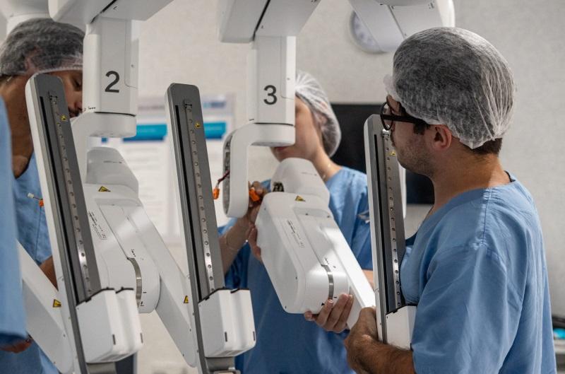 San Juan acelera un proyecto inédito: incorporar un robot quirúrgico de alta complejidad