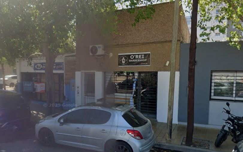 Entraron armados a una barbería, redujeron al dueño y se llevaron un botín millonario