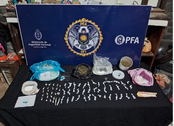 Cayeron dos mujeres en Capital tras un allanamiento por droga en Las Rosas
