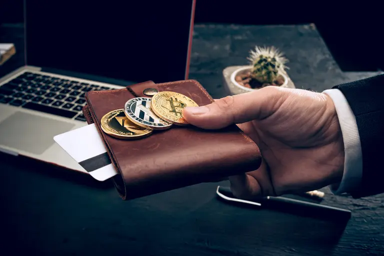 El Gobierno aflojó el impuesto al cheque para billeteras cripto y más servicios digitales