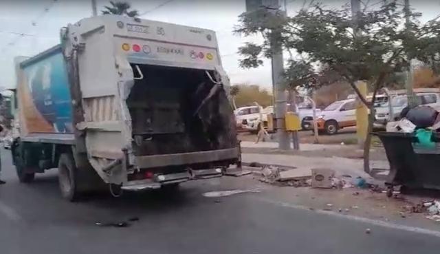Violento choque entre un camión recolector y una moto dejó un herido de gravedad