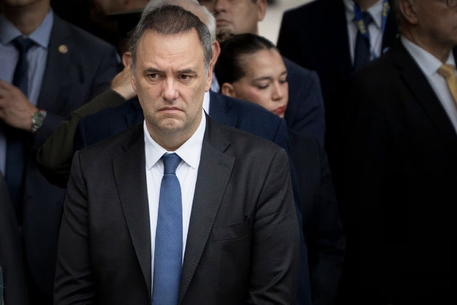 Adorni concentró gastos por 139 millones y sumó compras con tarjetas de funcionarios