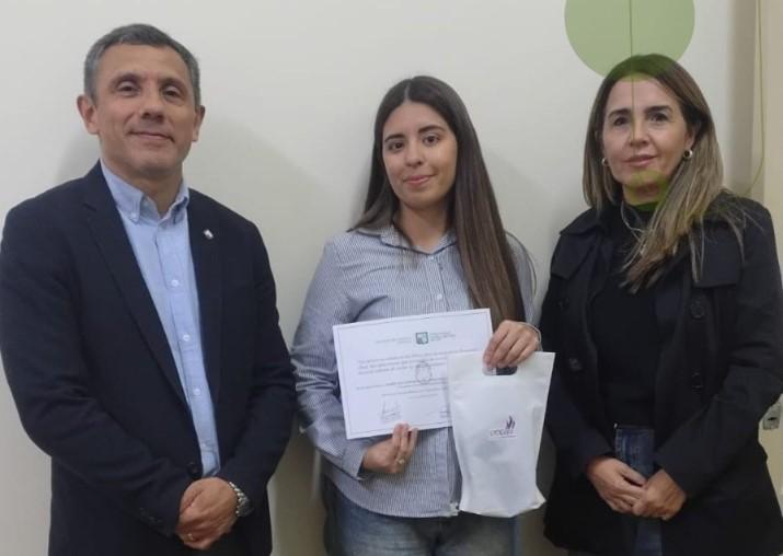 Una alumna de Medicina asistió a un pasajero descompensado en la línea 242