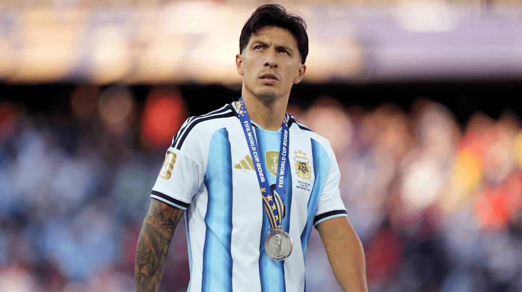 Lisandro Martínez salió con los tapones de punta después de la final: "La felicidad de los mediocres”