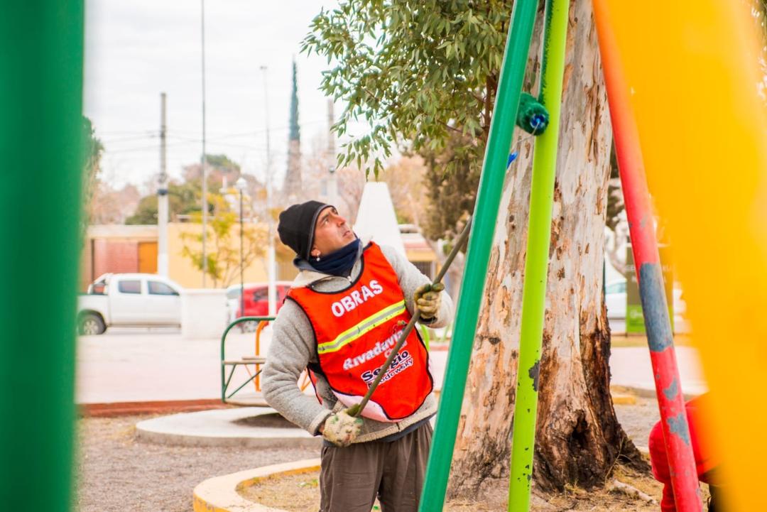 Rivadavia intensifica tareas de pintura y puesta en valor en varios barrios