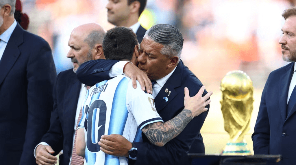 Tapia salió a bancar a la Albiceleste tras la caída en la final ante España