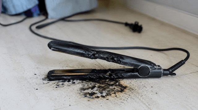 Una joven de 16 años murió tras recibir una descarga eléctrica con una planchita de pelo