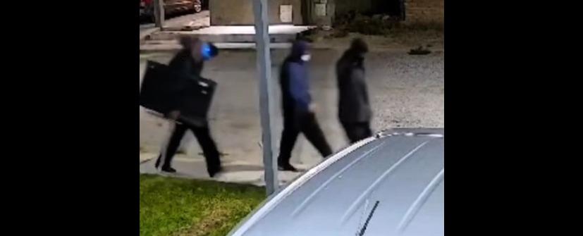 Un video encendió la bronca en el B° La Laja I por tres sospechosos con un televisor