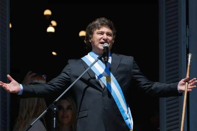 Piden a Javier Milei que decrete feriado por el duelo de Argentina ante Inglaterra